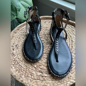 BCBG MAXARIA Woman’s all Leather Sandals are in gently used condition in SZ 7.5